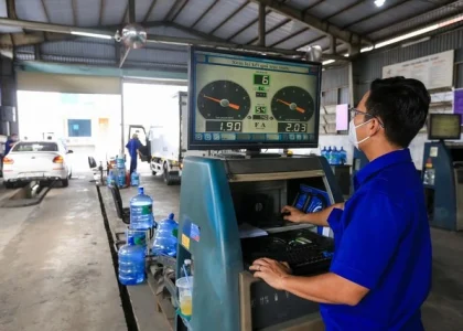 ‘Đạp lút ga’ kiểm định khí thải: Chuyên gia từng làm ngành ô tô Đức nói gì?