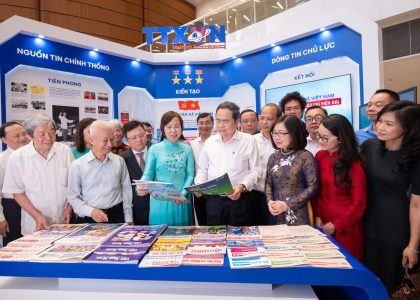 Chủ tịch Quốc hội Trần Thanh Mẫn thăm gian trưng bày báo chí tại Hội Báo toàn quốc năm 2026