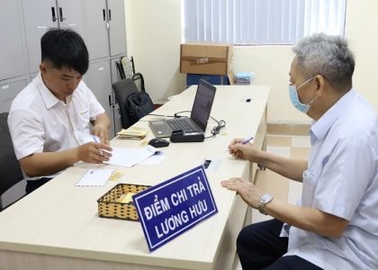 Người hưởng lương hưu, trợ cấp không phải trình mật khẩu, OTP ngân hàng khi nhận lương