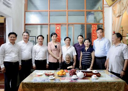 Đoàn công tác Văn phòng Trung ương Đảng tri ân gia đình liệt sĩ, thương binh tại tỉnh Quảng Trị